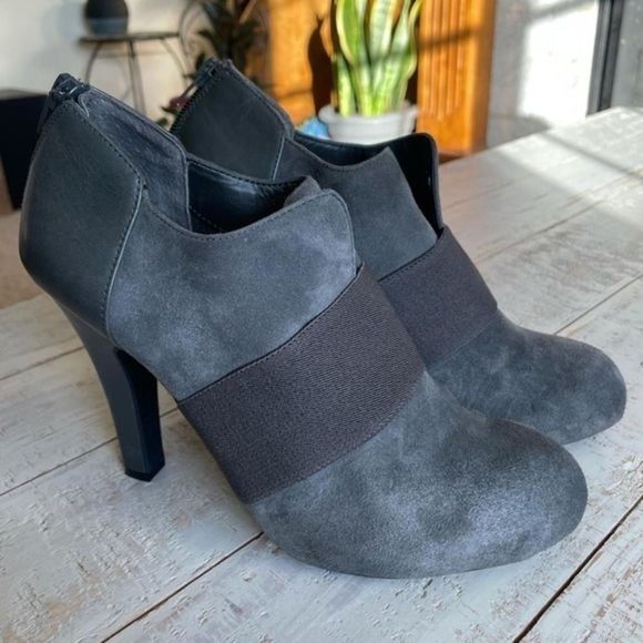 Gianni Bini Shoes - Grey leather ankle bootie with heel zip 4” heel size 7.5